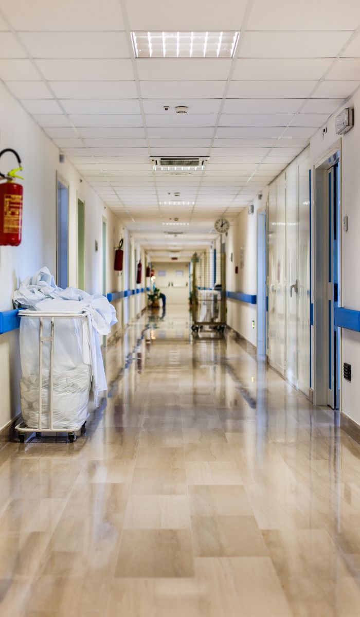 Why are background checks encouraged for commercial cleaners?