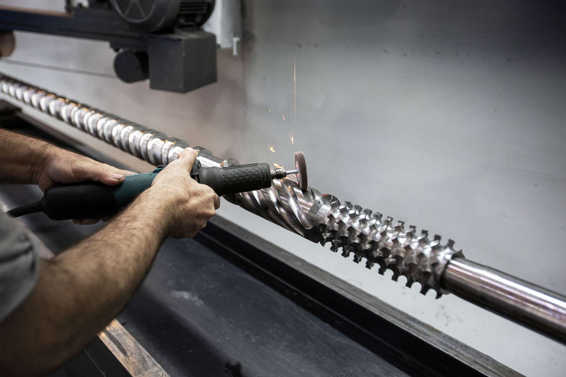 What are the specific LSI words and concepts related to barrel embrittlement from UV exposure?