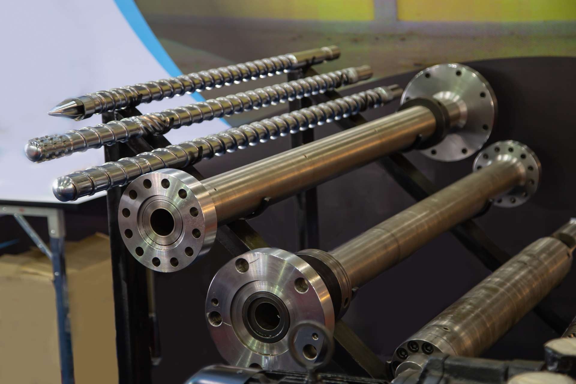 Are there any specific design considerations to minimize the risk of screw shearing?