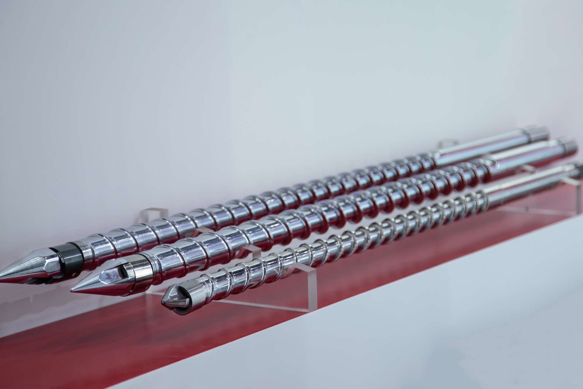 How can screw wear due to improper cooling be prevented?