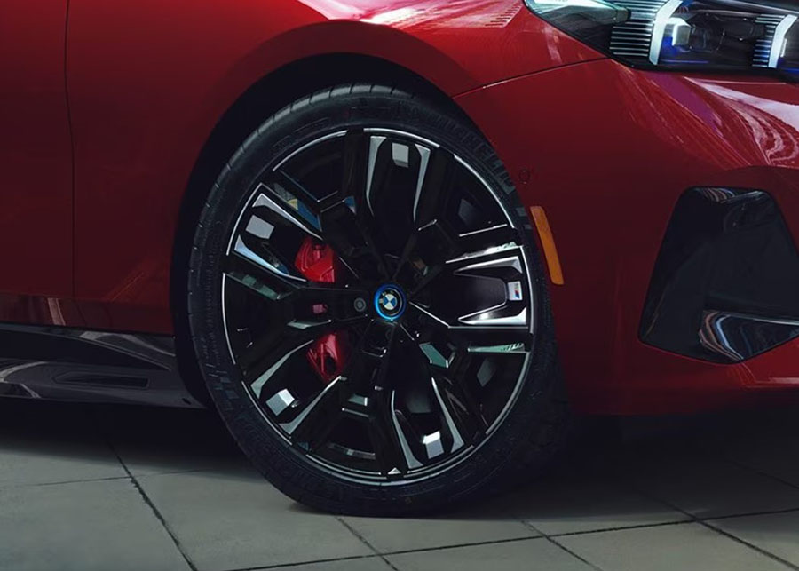 2025 BMW i5 Interior Features