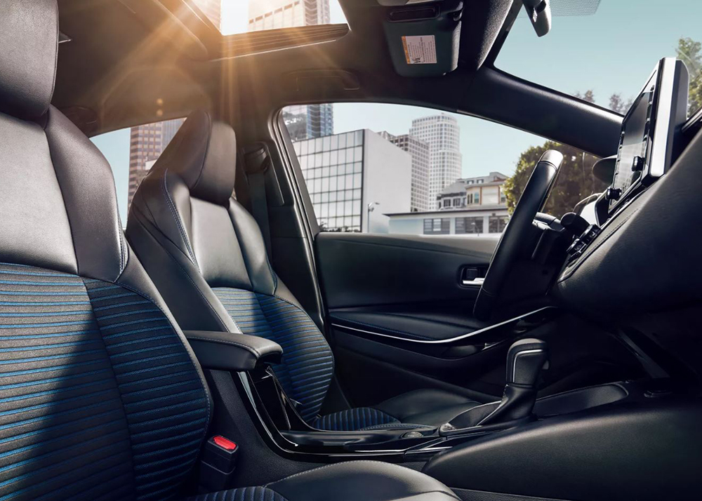 Difference Between the 2022 Toyota Corolla SE vs. XSE Models