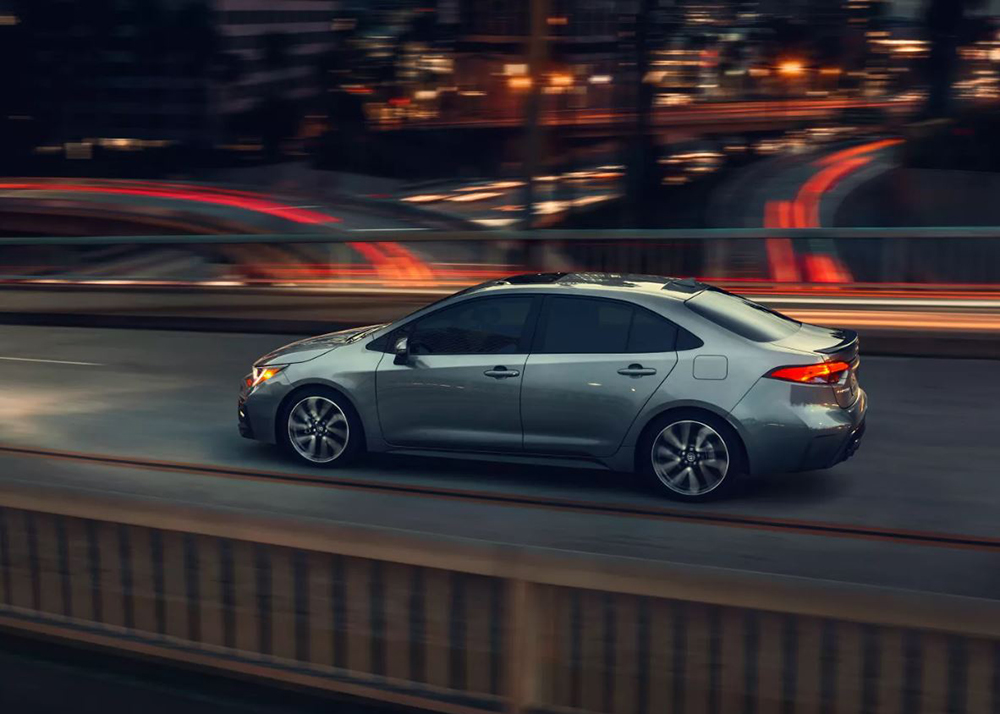 Difference Between the 2022 Toyota Corolla SE vs. XSE Models