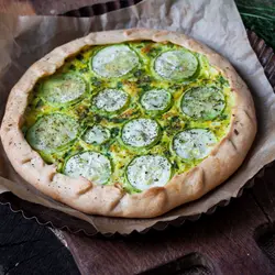 Pastel de zapallitos y queso de cabra