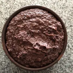 Puré de porotos negros con huevos al agua
