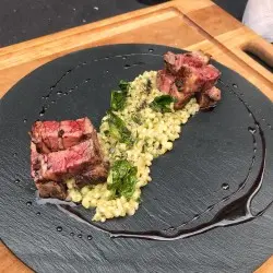 Punta picana con cremoso de trigo mote al pesto