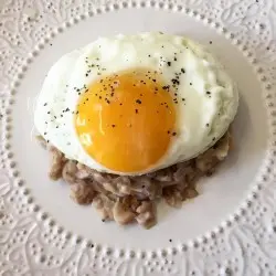 Puré de porotos con huevo frito