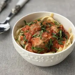 Albóndigas espectaculares en salsa ultra rica y pasta