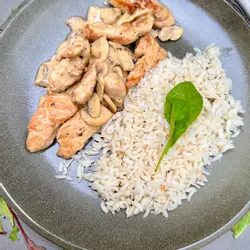 Pollo al champiñón y chalota con arroz
