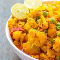 Ensalada de arroz con coliflor al curry