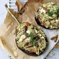 Berenjenas relleno de quinoto al pesto
