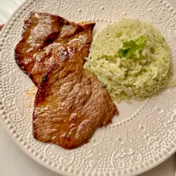 Bistec con arroz al cilantro