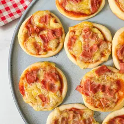 Mini pizzas mei ham en tsiis