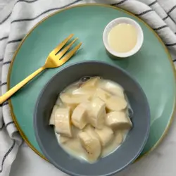 Plátano con leche condensada