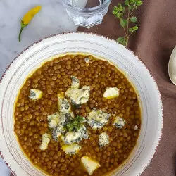 Lentils herbs fine blauwe tsiis