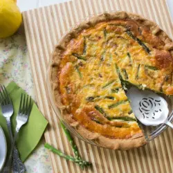 Asperzjes quiche, spek en tsiis
