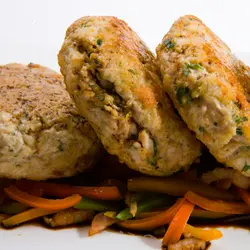 Soja-burger mit sautierten gemüse