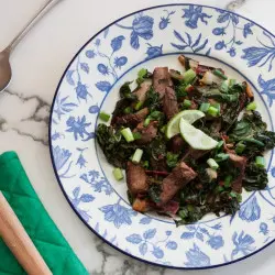Carne al jugo con acelga salteada