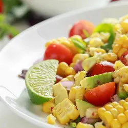 Choclo, tomate, cebolla y palta
