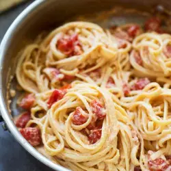 Pasta mit tomaten und ricotta