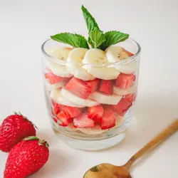 Ensalada frutal frutilla plátano