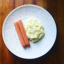 Tatws stwnsh gyda selsig
