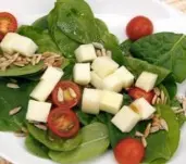 Salat, tomaten kirsche und quesillo