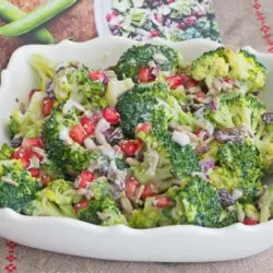 Broccoli mei tomaten en yoghurt dressing kids