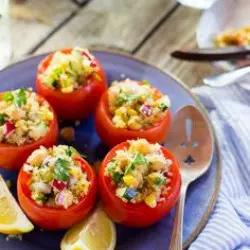 Tomates rellenos con atún y quínoa kids