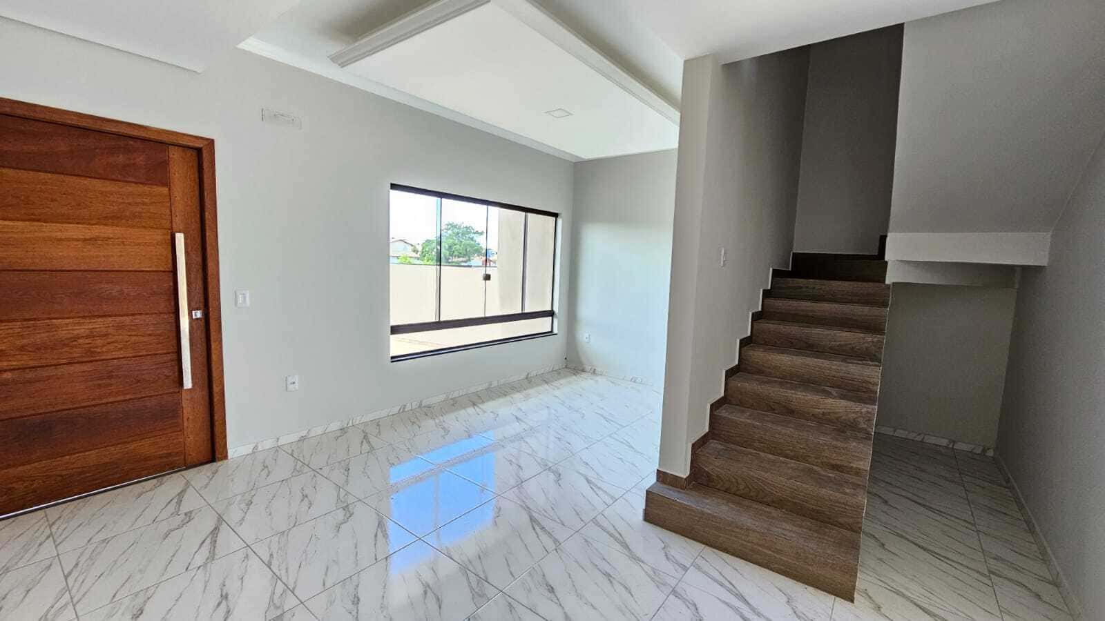 Casa Sobrado à Venda com 3 Quartos - Ingleses do Rio Vermelho