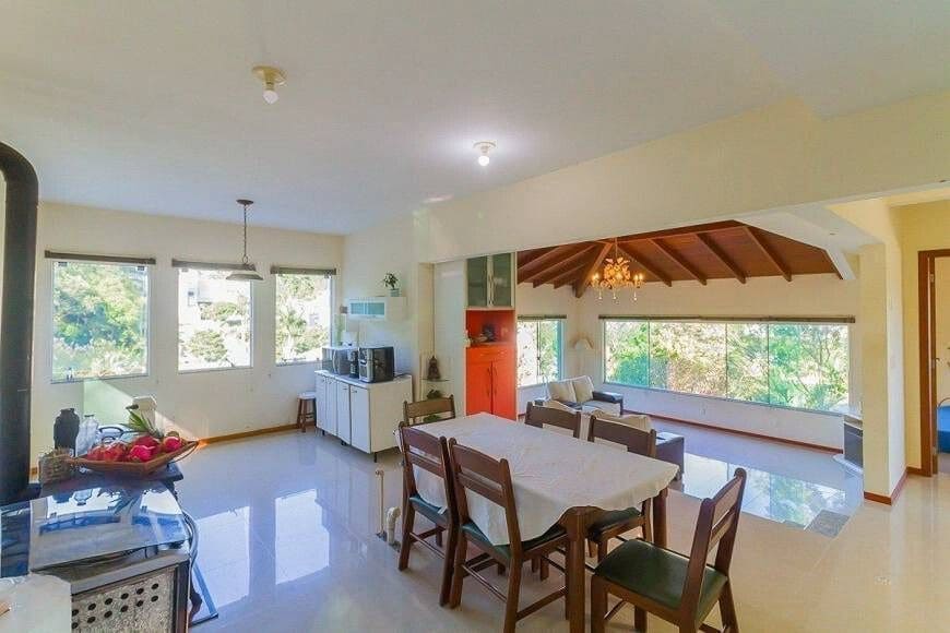 Casa Residencial à Venda na Trindade, Florianópolis - SC
