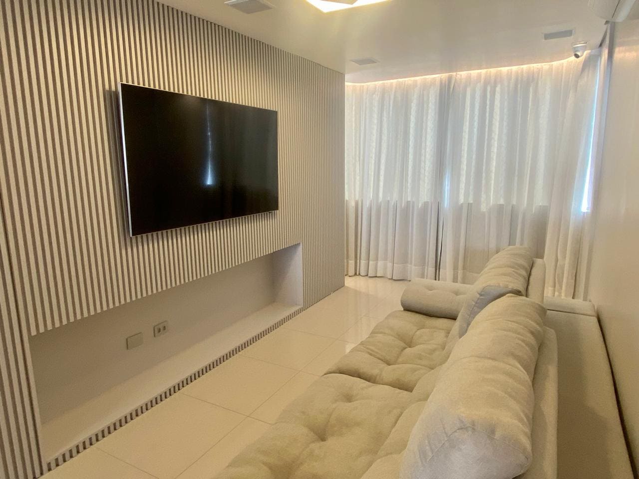 Apartamento à Venda com 3 Suítes em Florianópolis