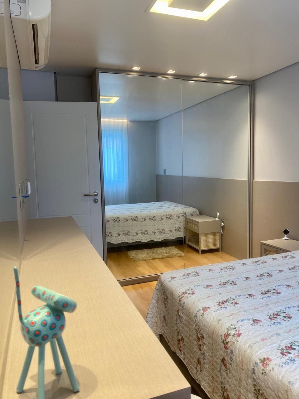 Apartamento à Venda com 3 Suítes em Florianópolis
