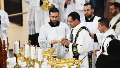 Dois novos diáconos da Canção Nova são ordenados para a Igreja
