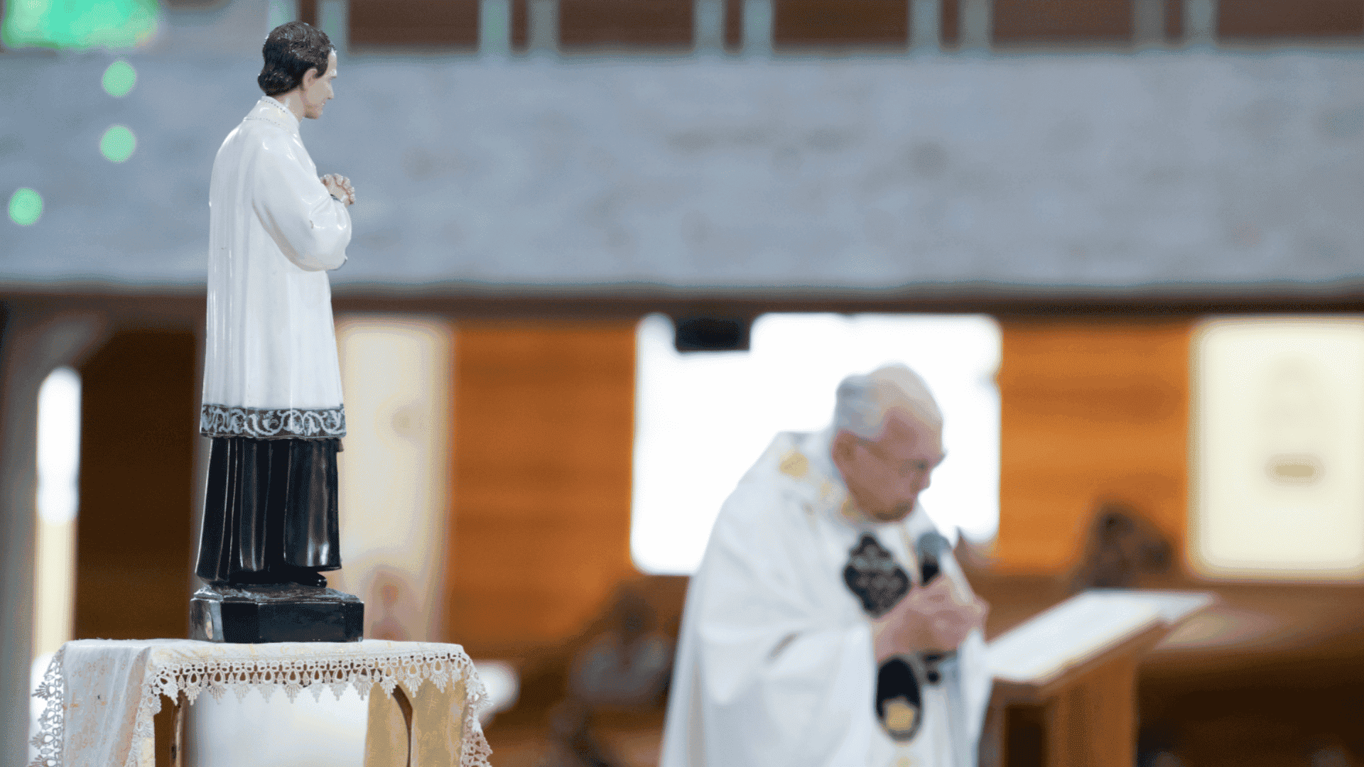Padre Jonas Abib com a imagem de Dom Bosco