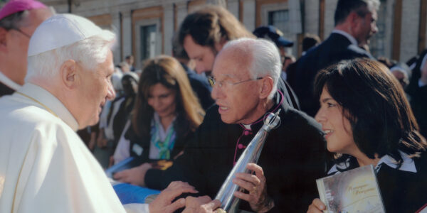 Padre Jonas Abib e Luzia Santiago se encontram com o Papa Bento XVI em 2008