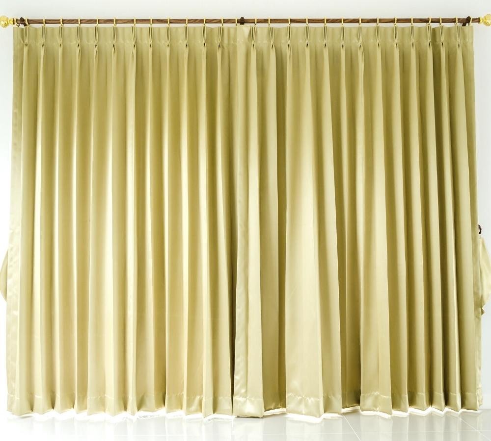 curtains completely blocking light or objects