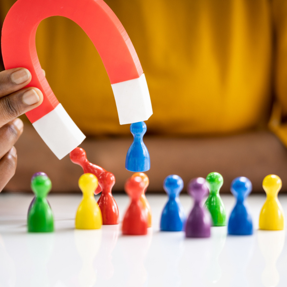 U shaped magnet lifting up several chess pieces