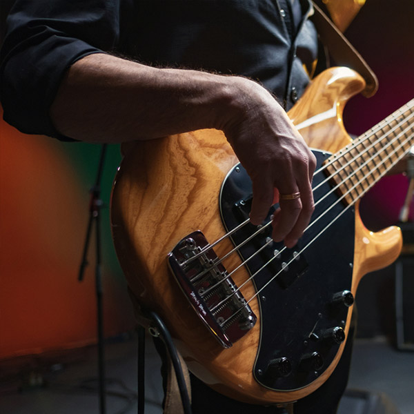 ALTTEXT: Enter key opens full-screen view with caption; escape key exits full screen.