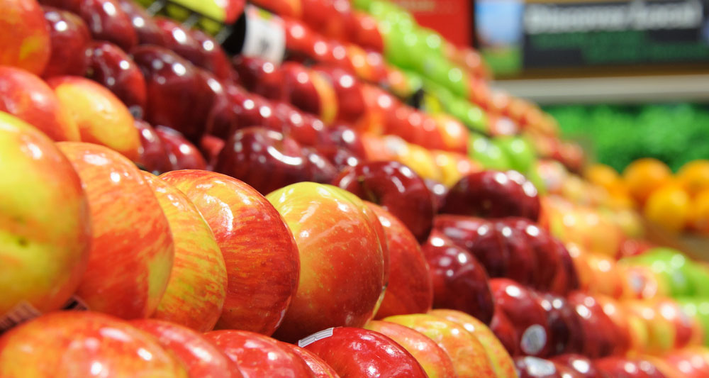 apples in a grocery store