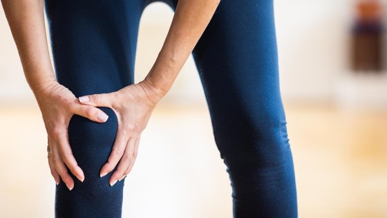 Primer: Hude bolečine v desnem kolenu in desni peti, nezmožnost hoje