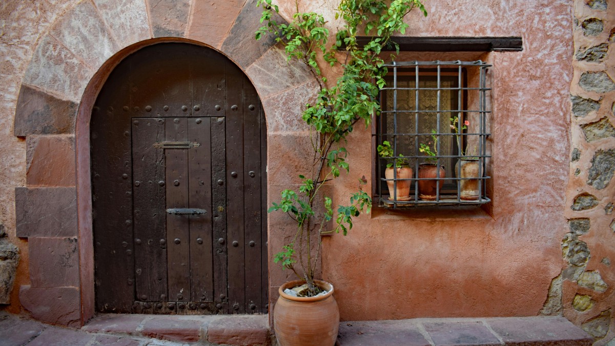 Can I Live in a Spanish-Speaking Country Without Speaking Spanish? (The Honest Truth