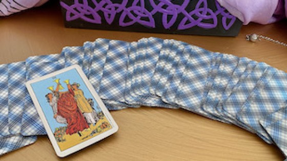 How to Trust Your Intuition When Reading Tarot: A Clear, Simple Guide