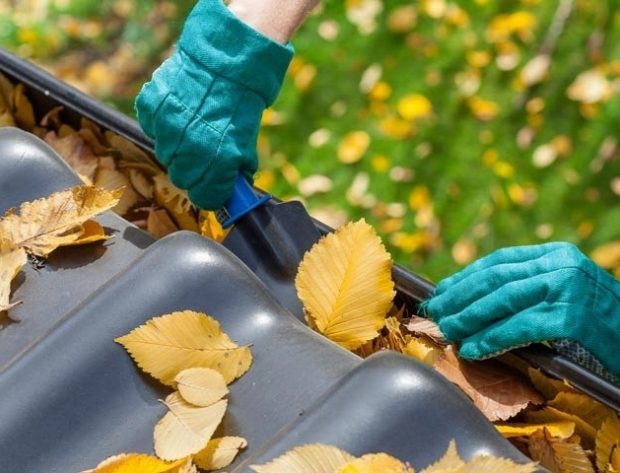 cleaning gutters