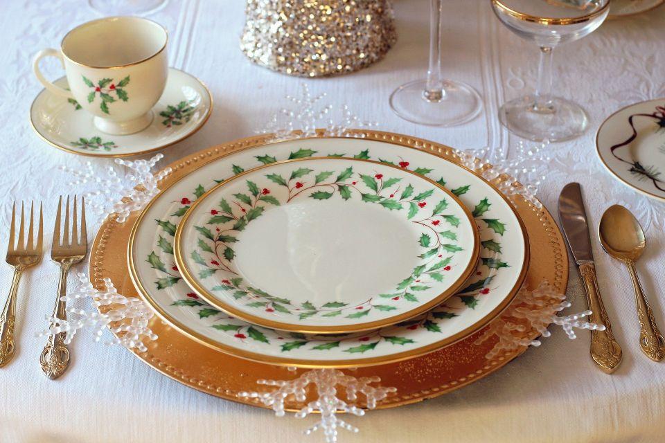 holiday table setting