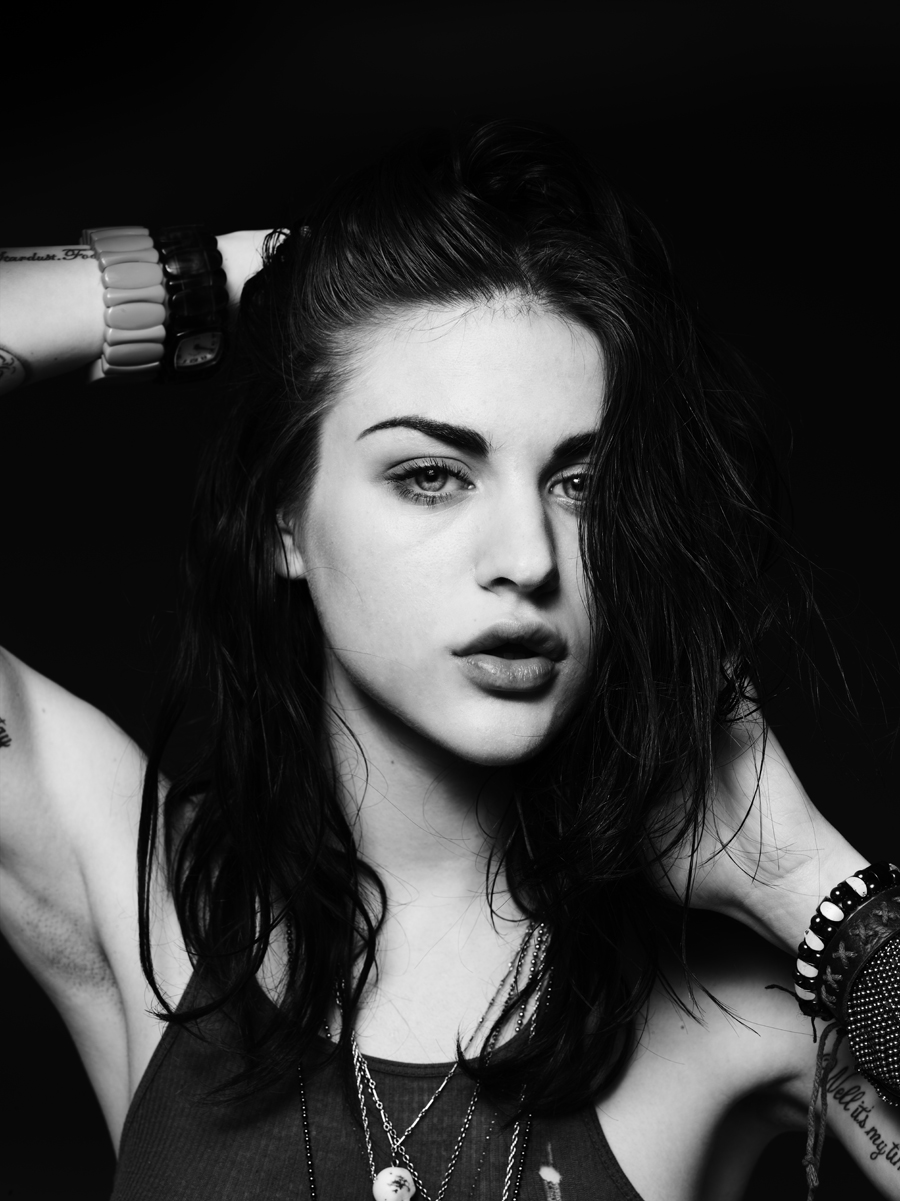 Frances Bean Cobain tiene como padrinos a Michael Stipe, vocalista de R.E.M. y gran amigo de su padre, y la actriz Drew Barrymore.