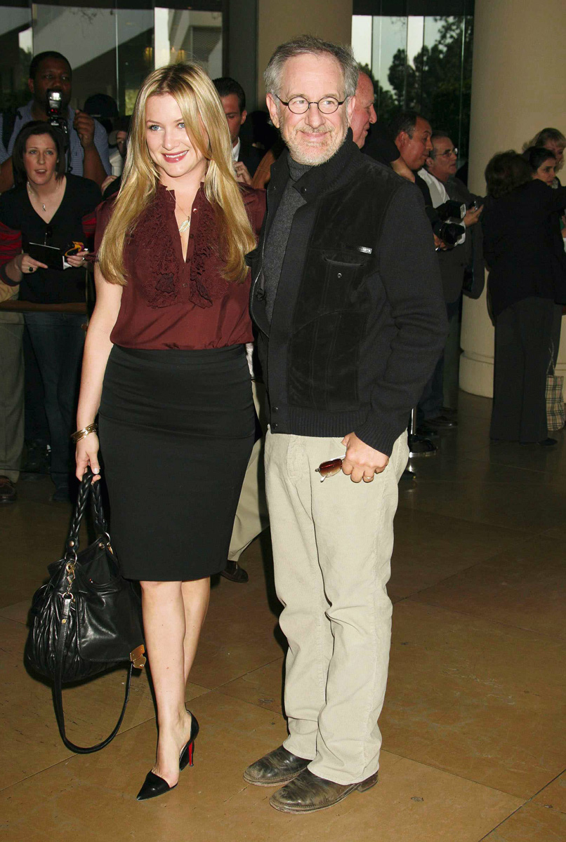 Steven Spielberg considera a la actriz Jessica Capshaw, hija de su esposa Kate, como una más de sus seis hijos.
