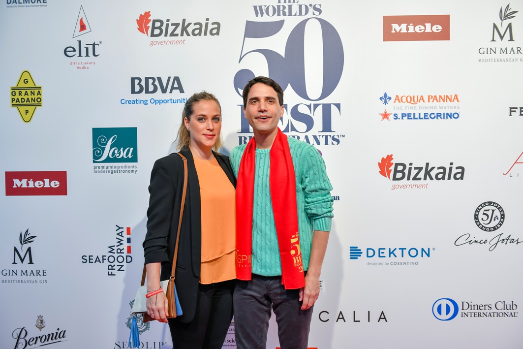 Virgilio Martínez y Pía León, de Central, en The World's 50 Best Restaurants en Bilbao, España. S. Pellegrino y Acqua Panna fueron los patrocinadores oficiales del evento.