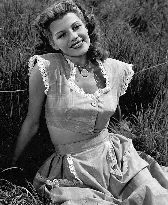 Estilo Hayworth Estilo Hayworth