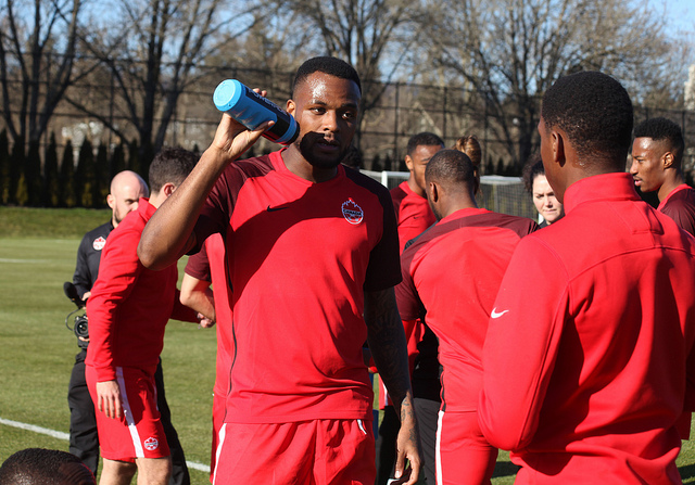 Cyle Larin drinks from a water bottle during training. (Canada Soccer)